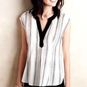 Postmark Anthropologie Top M Black White Notch V Neck Sleeveless Hi Lo Hem